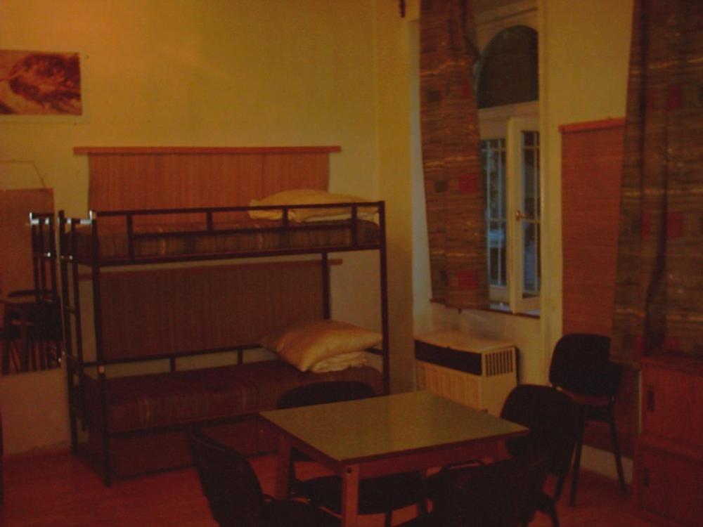 Hostal Season